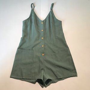 PASTEL GREEN WOODEN BUTTON UP ROMPER🧚🏽‍♀️🧚🏽‍♀️